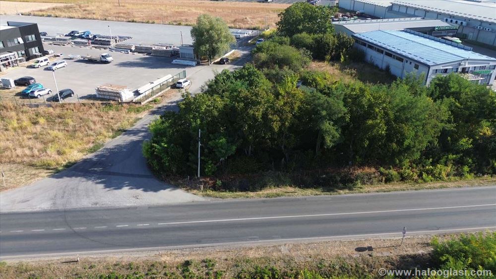 Rumenka građevinsko zemljište 27 ari HITNO! — fotografija