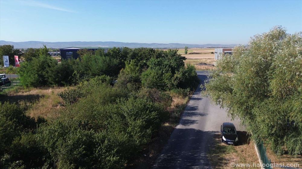 Rumenka građevinsko zemljište 27 ari HITNO! — fotografija
