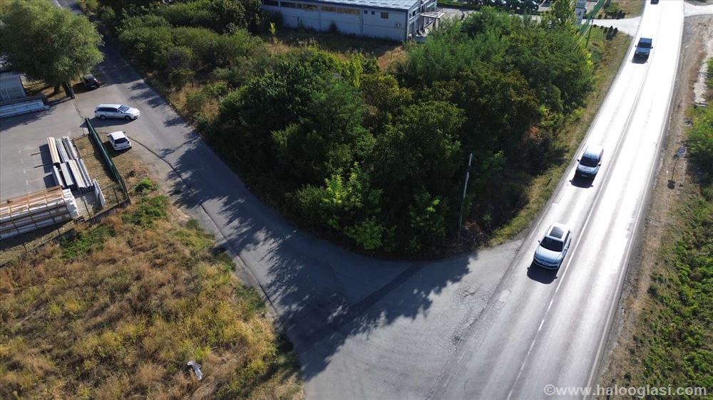 Rumenka građevinsko zemljište 27 ari HITNO! — fotografija