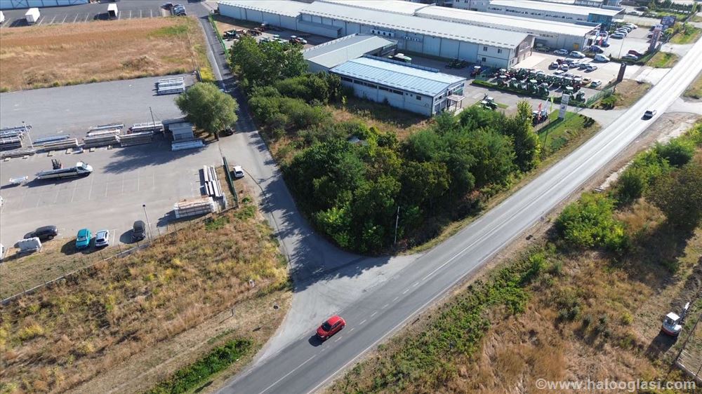 Rumenka građevinsko zemljište 27 ari HITNO! — fotografija