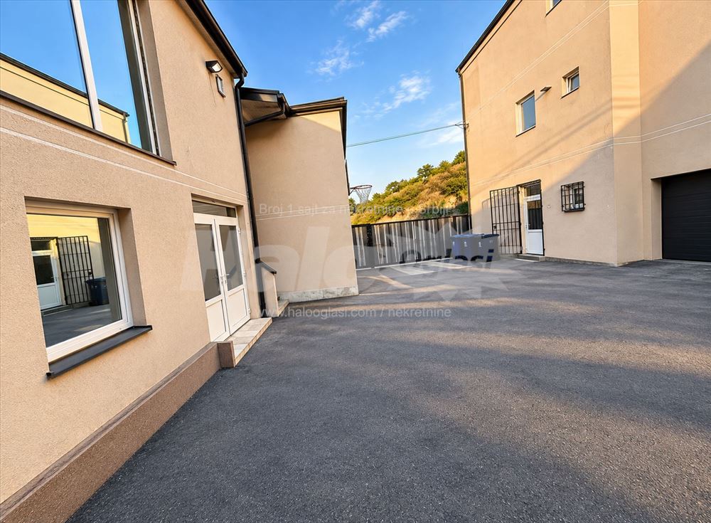 Poslovni kompleks 1.040 m² sa parkingom – Palilula — fotografija