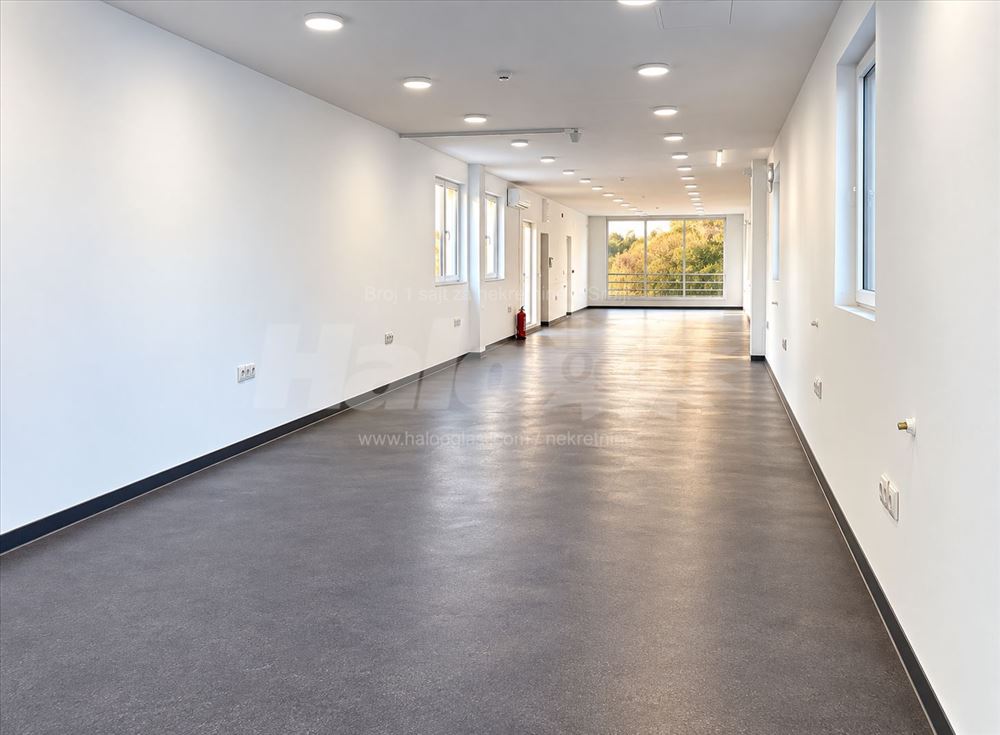 Poslovni kompleks 1.040 m² sa parkingom – Palilula — fotografija