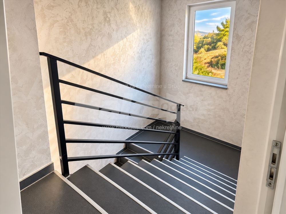Poslovni kompleks 1.040 m² sa parkingom – Palilula — fotografija