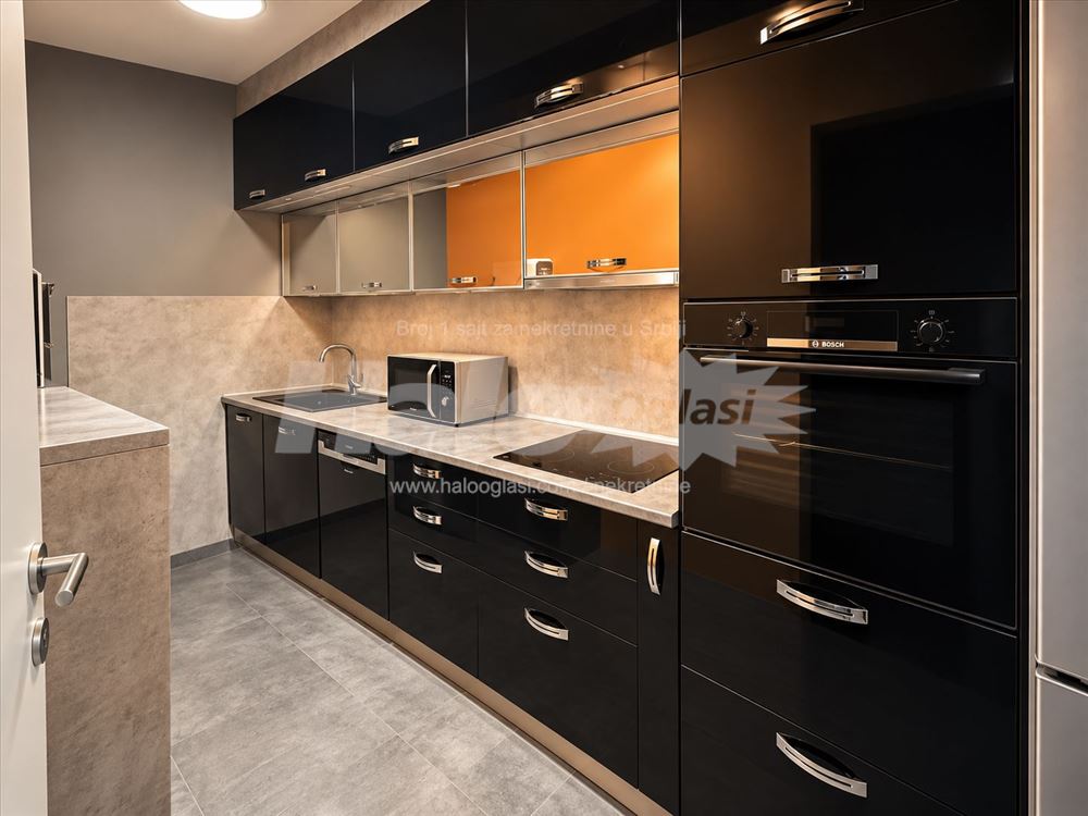 Poslovni kompleks 1.040 m² sa parkingom – Palilula — fotografija