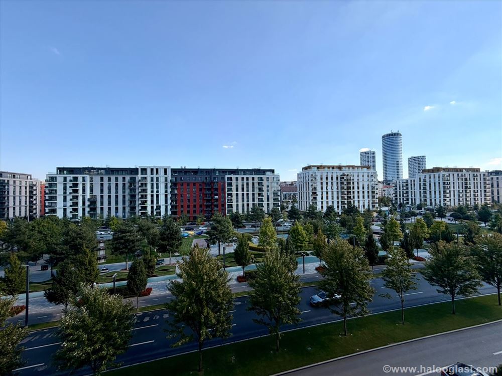 BV Verde | 2.0. | prelep pogled i Savski park — fotografija