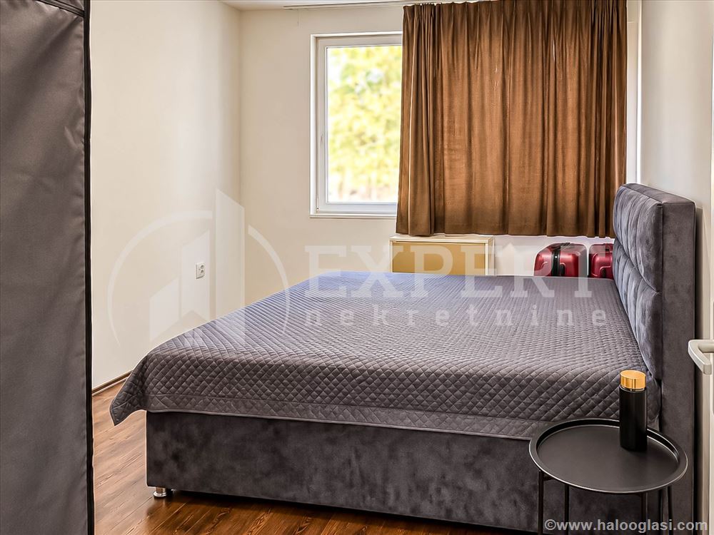 Renoviran dvosoban stan, 49m², prizemlje u zgradi — fotografija