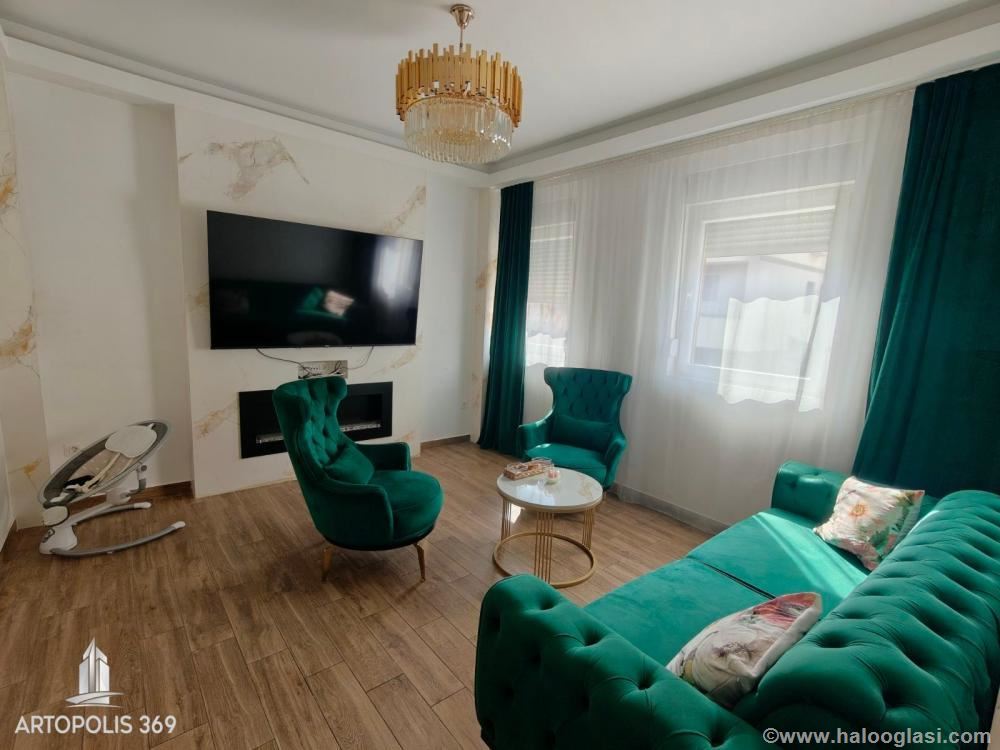 Lux, parking, semi-furnished, close to blocks — photo