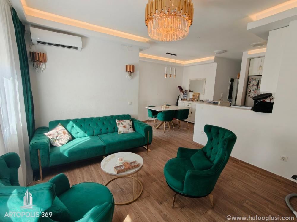 Lux, parking, semi-furnished, close to blocks — photo