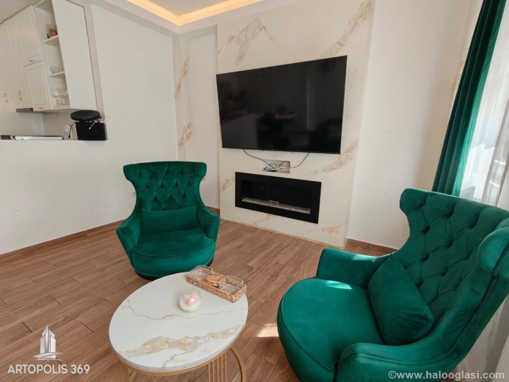 Lux, parking, semi-furnished, close to blocks — photo