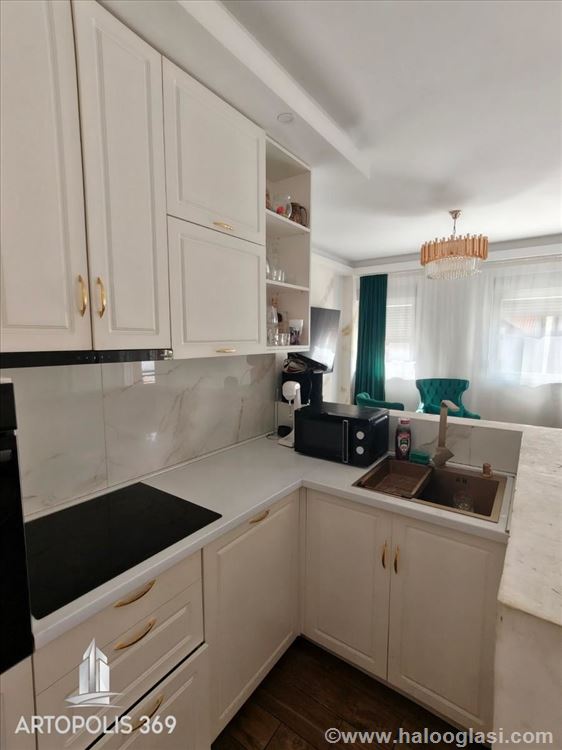 Lux, parking, semi-furnished, close to blocks — photo