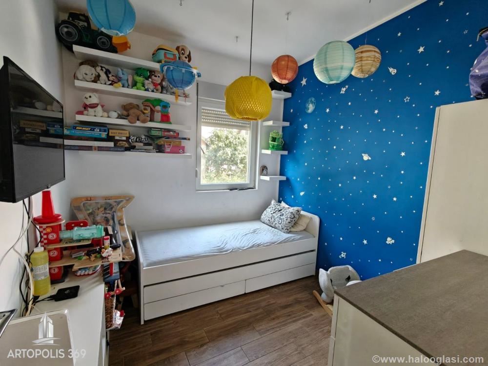 Lux, parking, semi-furnished, close to blocks — photo