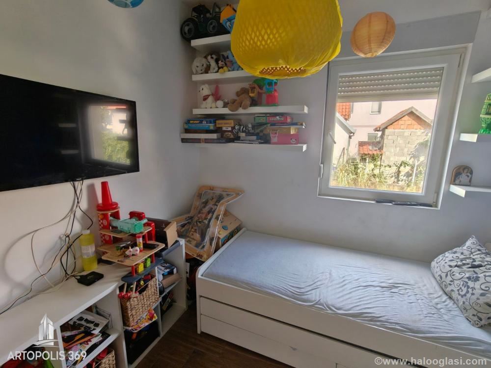 Lux, parking, semi-furnished, close to blocks — photo