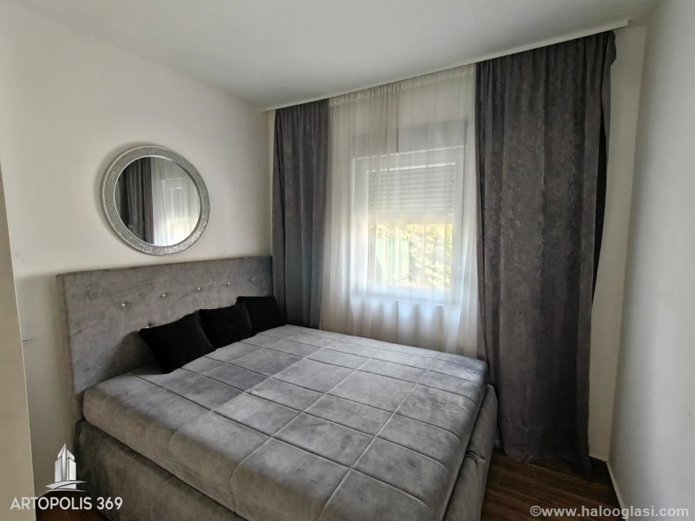 Lux, parking, semi-furnished, close to blocks — photo