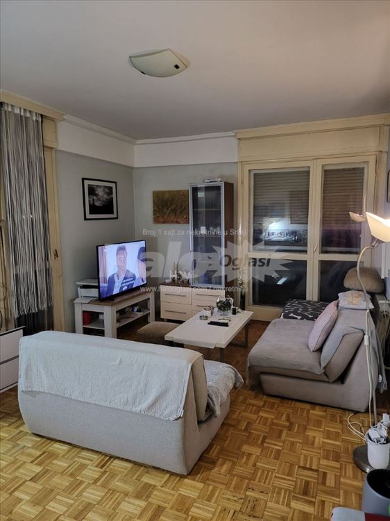 Niš centar 2.5-sobni namešten izdajem — fotografija
