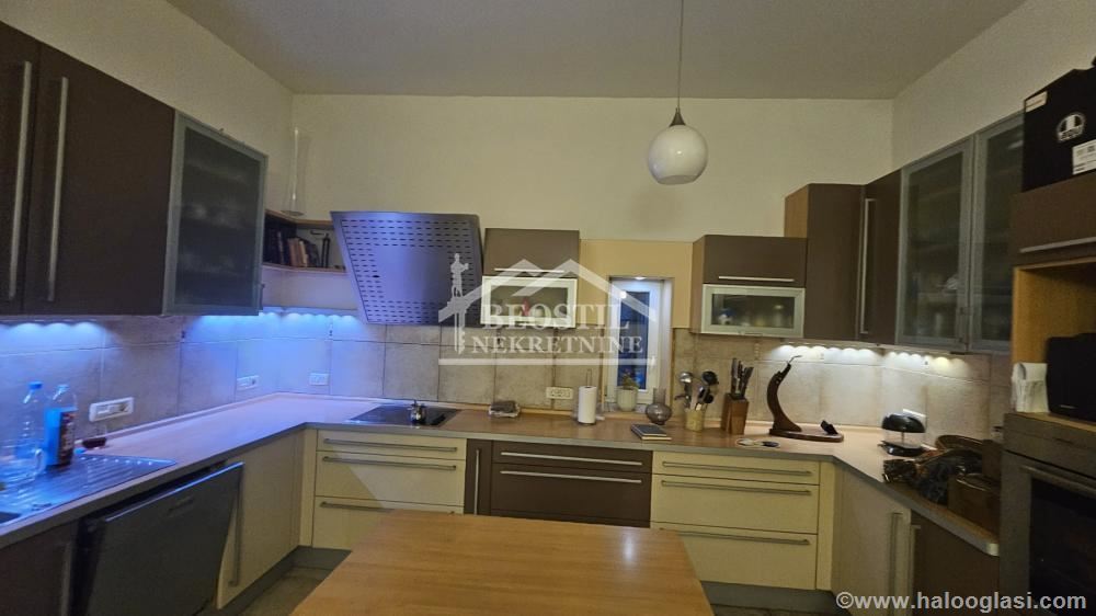 Престижная квартира-салон в Врачаре - 190 m² — фото