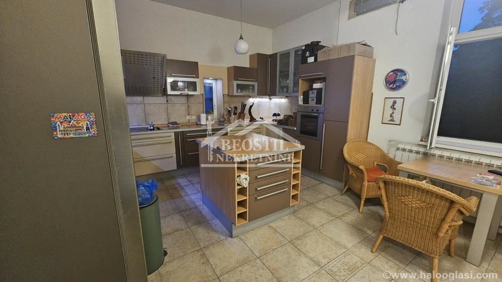Престижная квартира-салон в Врачаре - 190 m² — фото