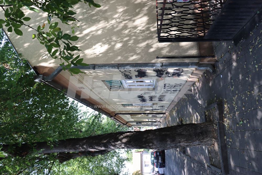 квартира в доме с двором в центре Обреноваца — фото