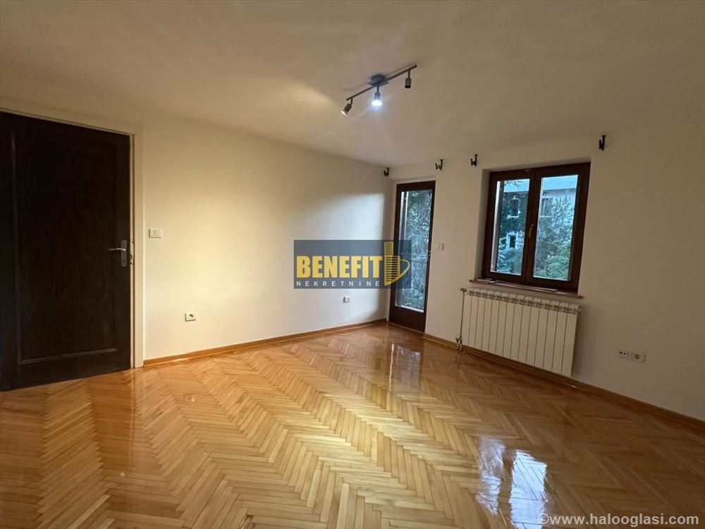 Сеняк- 6.0 дом 280 m², двор 800 m², гараж — фото
