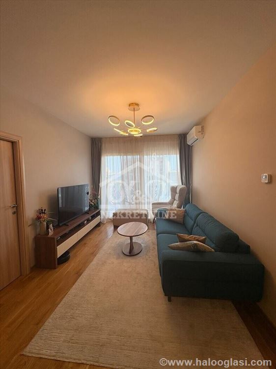 Luksuzno furnished three-and-a-half-room apartment in Centru — photo