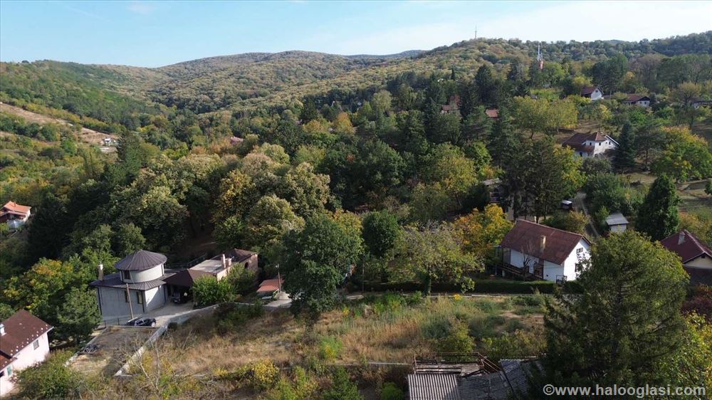 Srem. Kamenica, građevinsko zemljište 1063m2 HITNO — fotografija