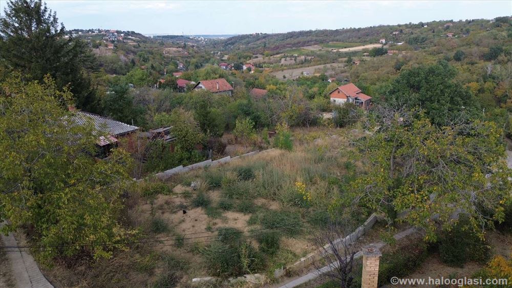 Srem. Kamenica, građevinsko zemljište 1063m2 HITNO — fotografija