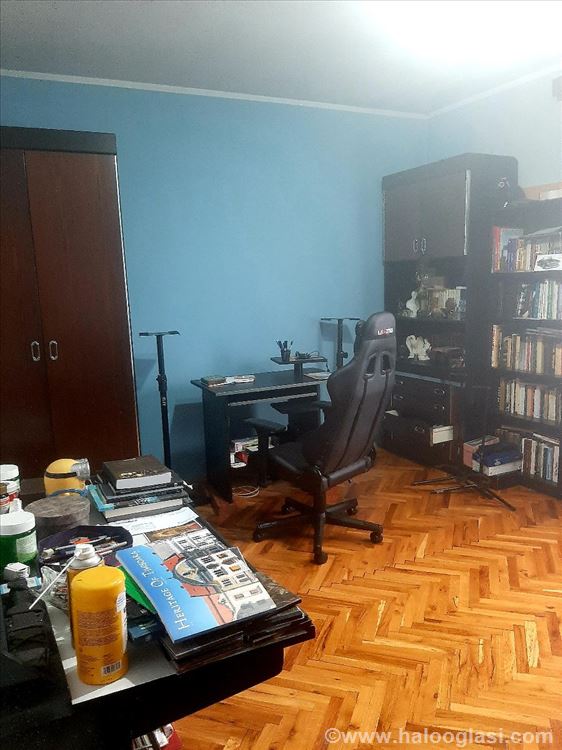 продаётся двухэтажный дом в Белошеваце — фото