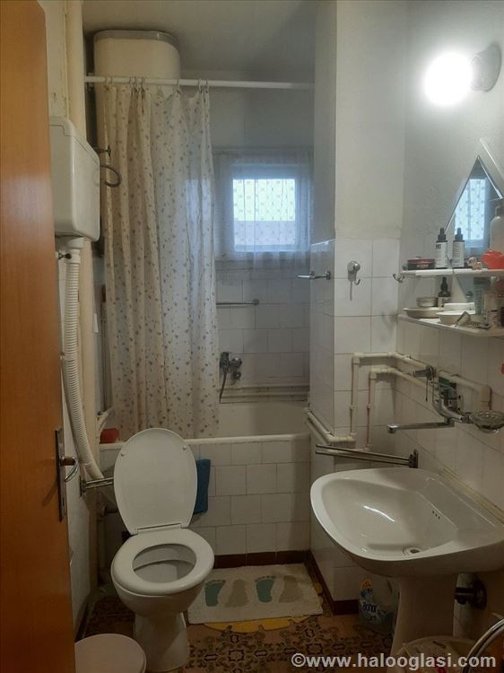 продаётся двухэтажный дом в Белошеваце — фото