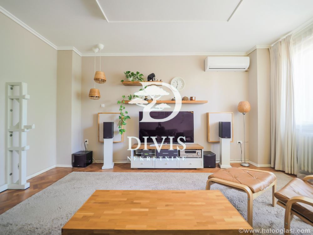 two-room apartment for sale in Veljka Lukića Kurjaka — photo