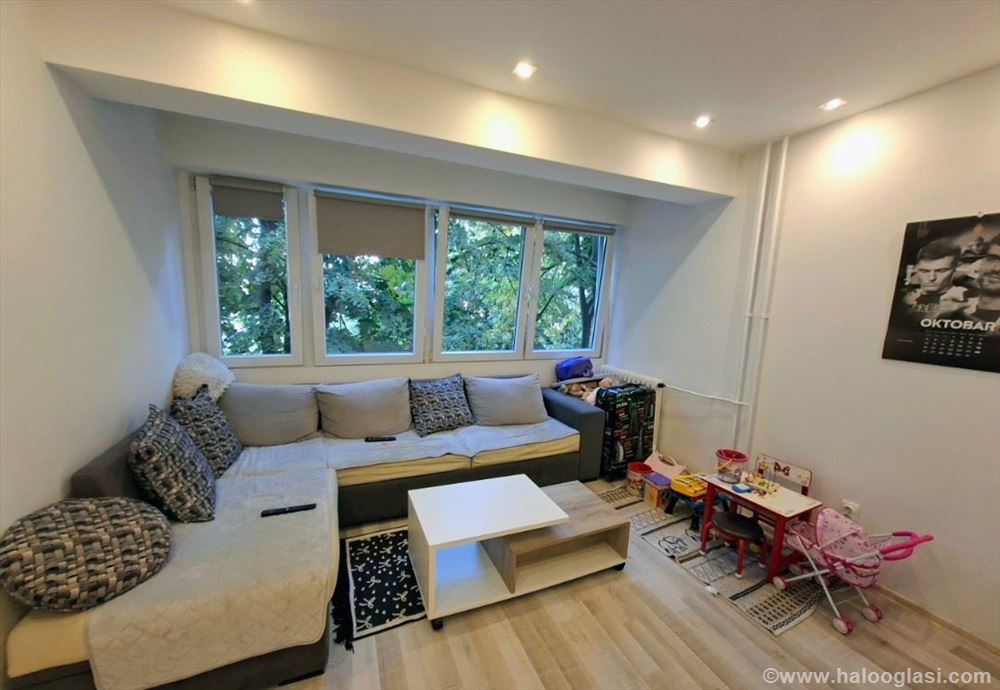 Dobar полуторакомнатная в Земуне, 36m2 на 3 этаже — фото