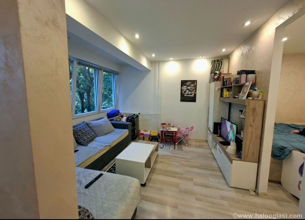 Dobar полуторакомнатная в Земуне, 36m2 на 3 этаже — фото
