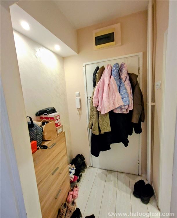 Dobar полуторакомнатная в Земуне, 36m2 на 3 этаже — фото