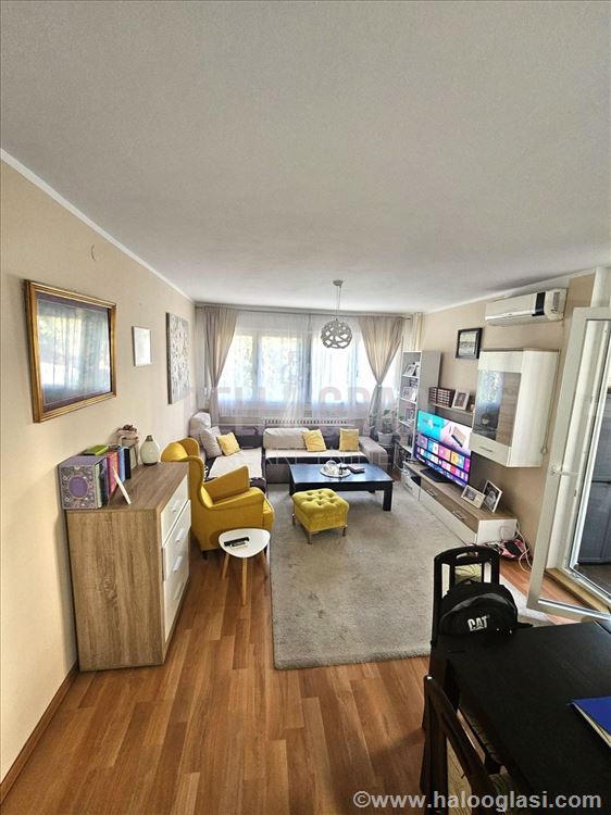 Odlična ponuda-Renoviran 3.0 stan,Labudovo brdo(Uk — fotografija