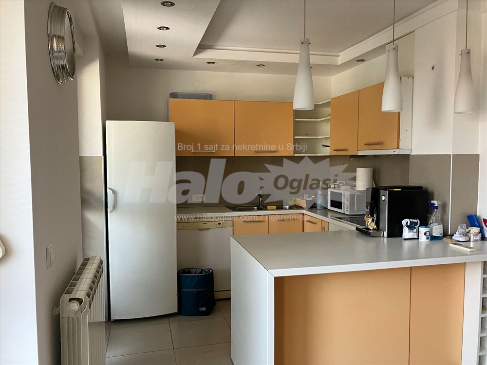 Баново брдо | 265 m², 4 уровня, закрытый двор — фото