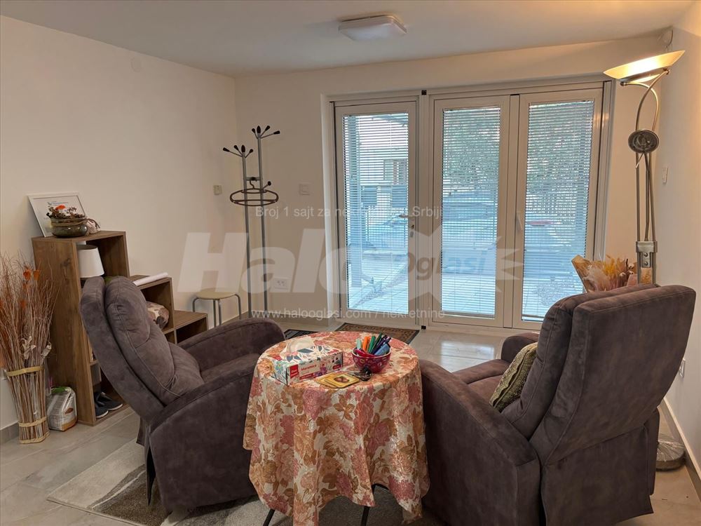 Баново брдо | 265 m², 4 уровня, закрытый двор — фото