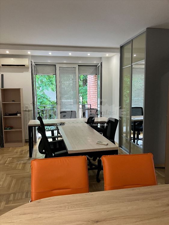 Баново брдо | 265 m², 4 уровня, закрытый двор — фото