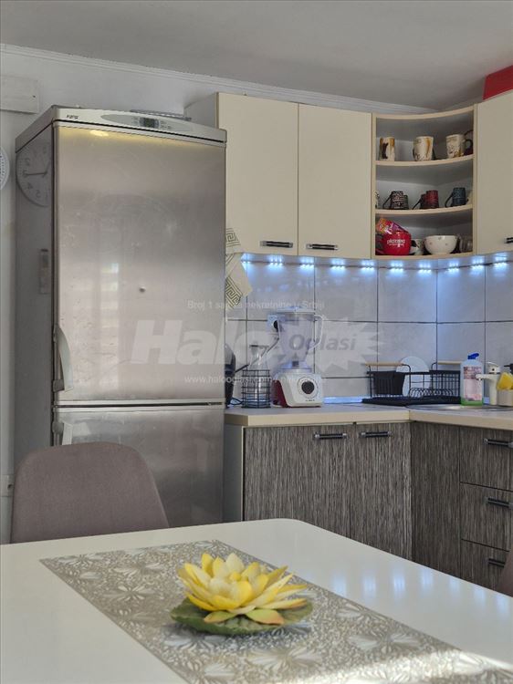 He's home in Kacarev 72 kv with a garage — photo