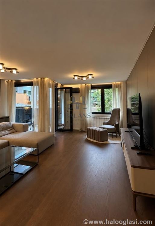 Люкс квартира | 72 m², оформлена в кадастре | отремонтированный — фото