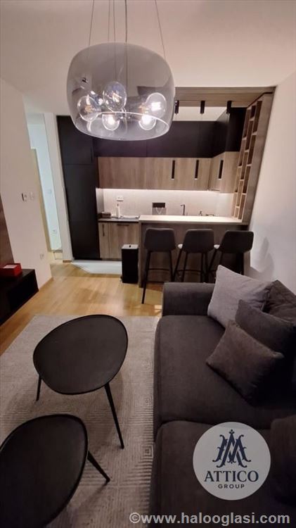Роскошный двухкомнатная с половиной квартира с парковочным местом в гараже. — фото