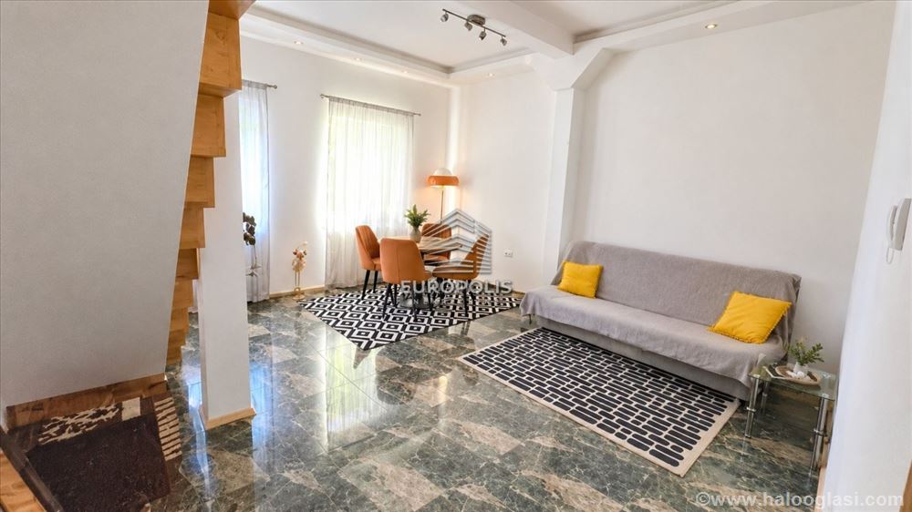 Дуплекс в Земуне, отремонтированный квартира автором 89 m² — фото