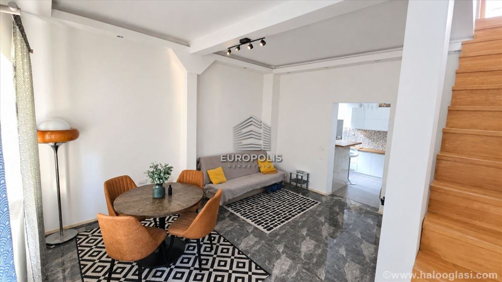 Дуплекс в Земуне, отремонтированный квартира автором 89 m² — фото