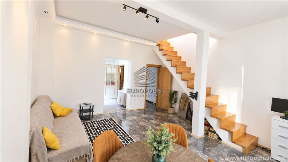 Дуплекс в Земуне, отремонтированный квартира автором 89 m² — фото