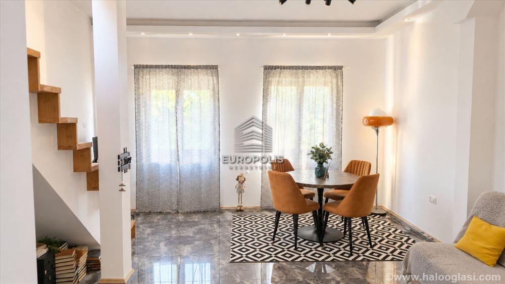 Дуплекс в Земуне, отремонтированный квартира автором 89 m² — фото
