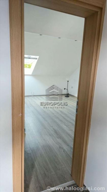 Дуплекс в Земуне, отремонтированный квартира автором 89 m² — фото