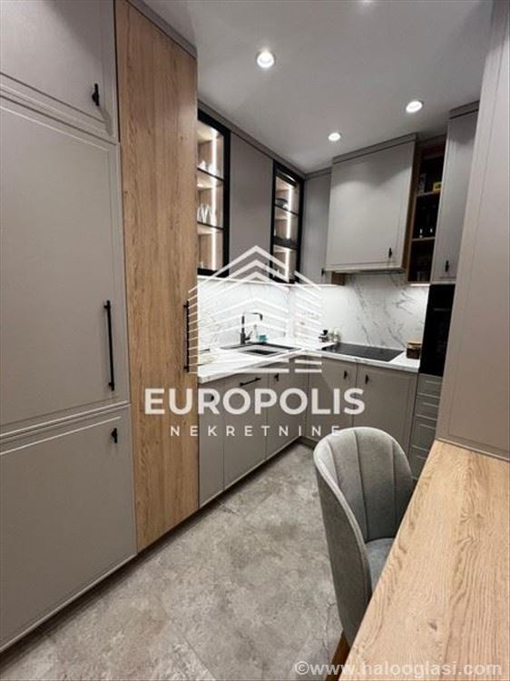 Lux, 1.5, namešten, uknjižen, Bogoslovija — fotografija