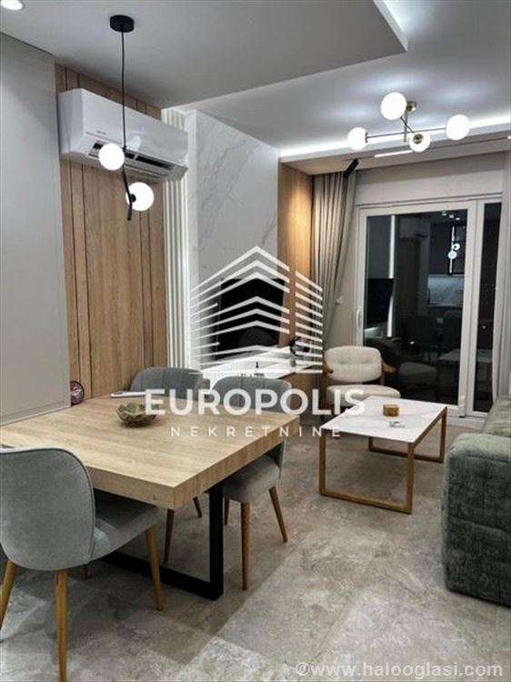 Lux, 1.5, namešten, uknjižen, Bogoslovija — fotografija