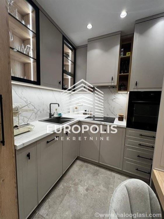 Lux, 1.5, namešten, uknjižen, Bogoslovija — fotografija