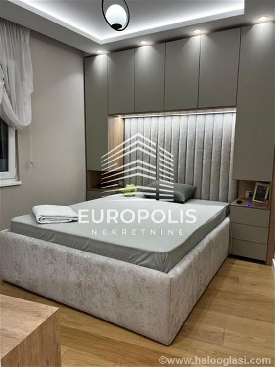Lux, 1.5, namešten, uknjižen, Bogoslovija — fotografija