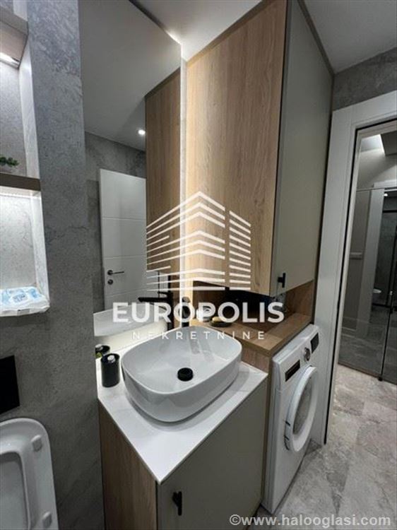 Lux, 1.5, namešten, uknjižen, Bogoslovija — fotografija
