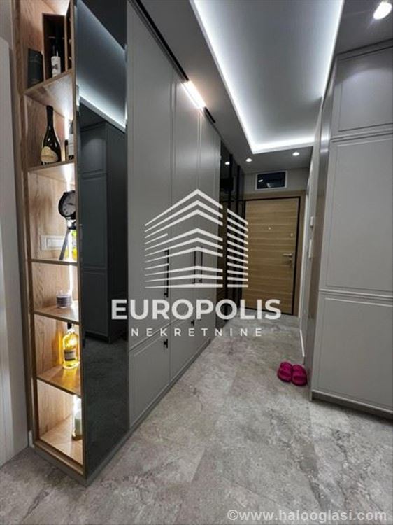 Lux, 1.5, namešten, uknjižen, Bogoslovija — fotografija