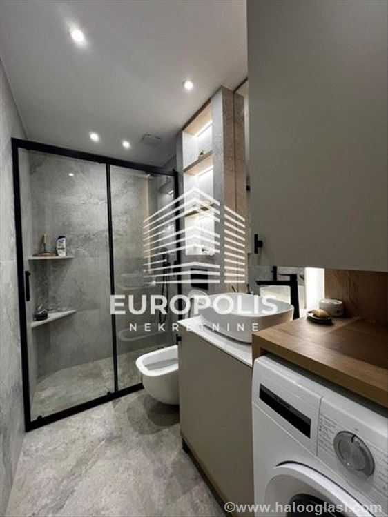 Lux, 1.5, namešten, uknjižen, Bogoslovija — fotografija